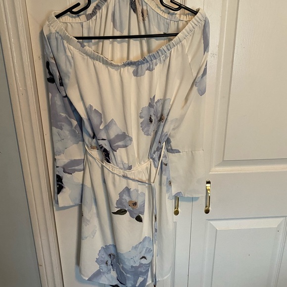 Dynamite off the shoulder dress - Picture 2 of 2